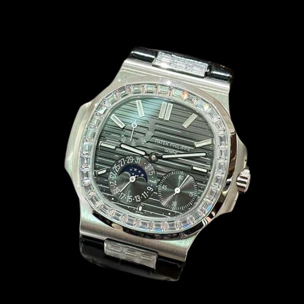 Patek Philippe Nautilus mặt xám niềng kim cương tấm 